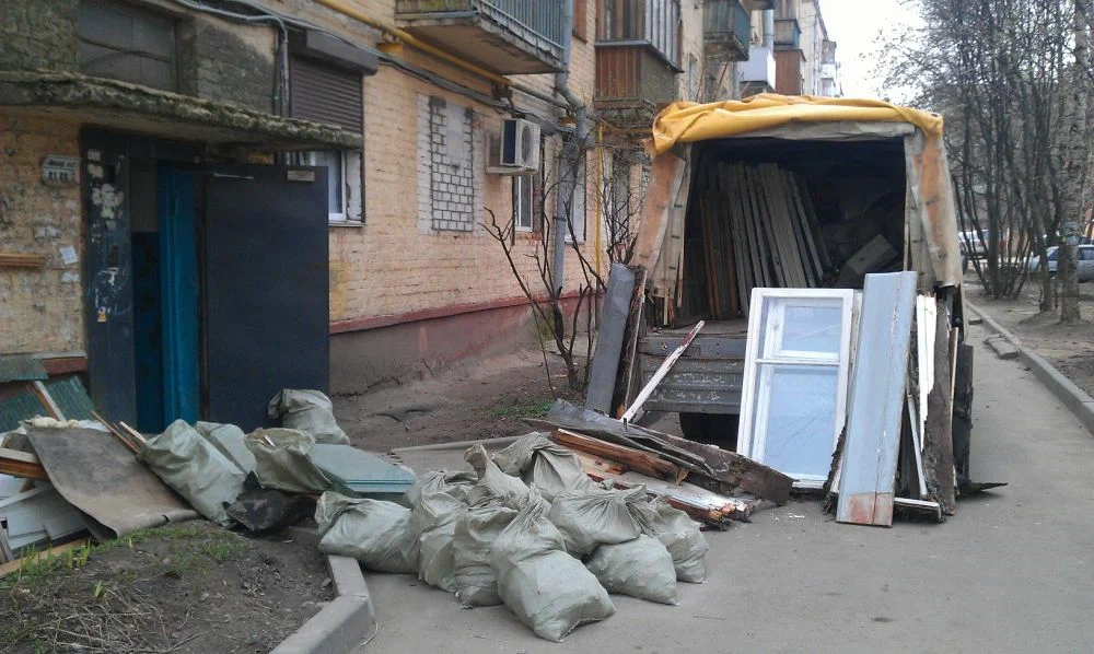 Вывоз мусора после ремонта в Нижнем Тагиле от ПроМусор — цены от 4684 руб., быстро и недорого