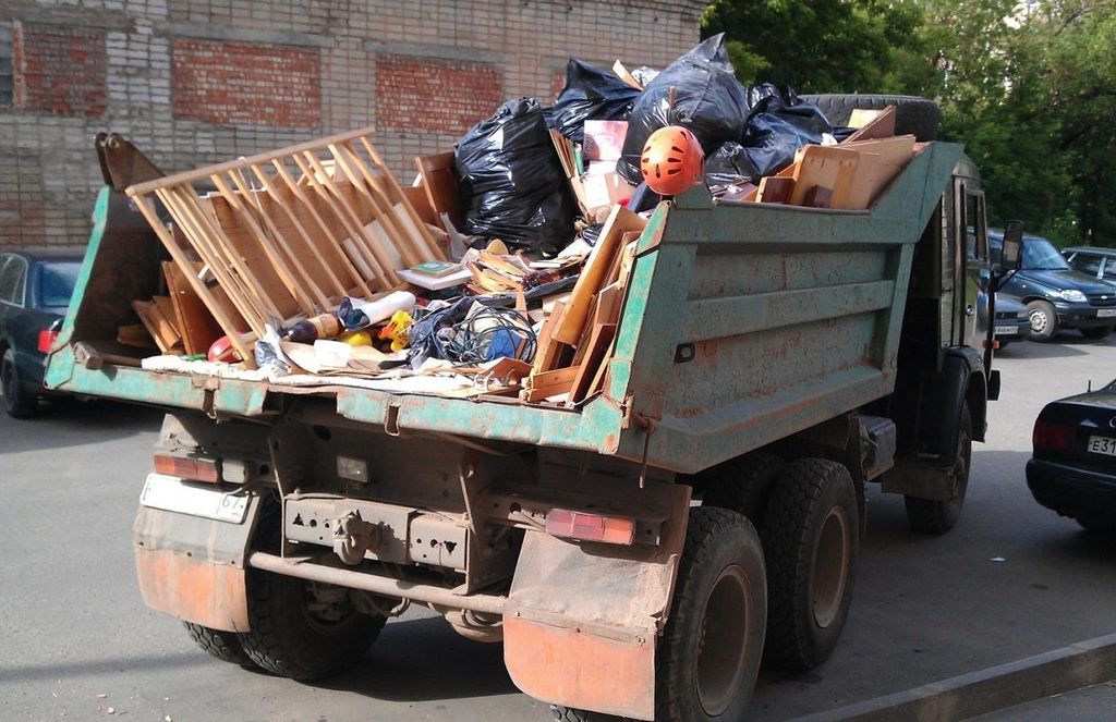 Вывоз мусора из магазина в Нижнем Тагиле от ПроМусор: услуги, цена от 1822 руб., утилизация отходов