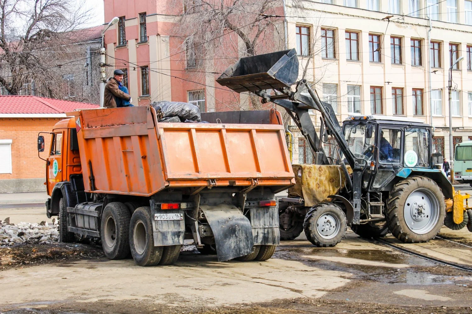 Вывоз мусора Камазом в Нижнем Тагиле – аренда и заказ Камаза 10 тонн от 2446 руб. в ПроМусор