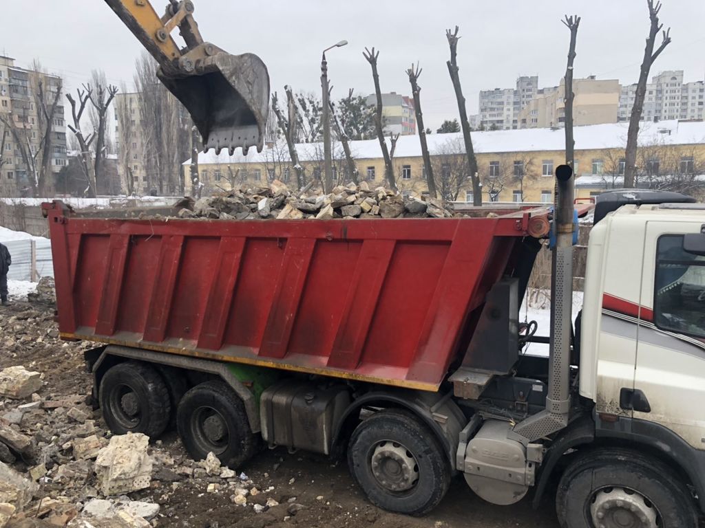 Вывоз мусора Камазом в Нижнем Тагиле в октябре