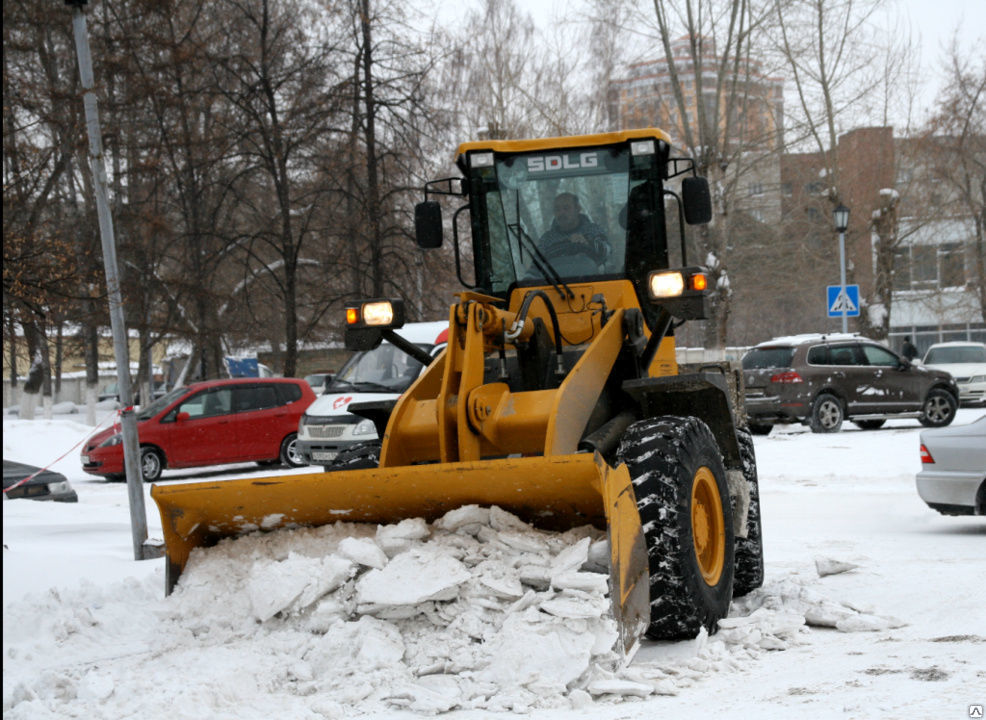 Аренда трактора для уборки снега в Нижнем Тагиле от ПроМусор – цена от 1041 руб., быстро и недорого