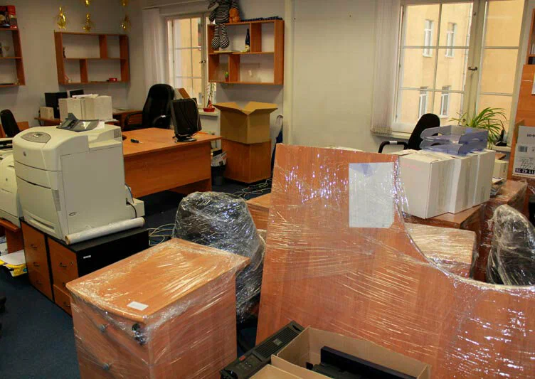 Вывоз старой офисной мебели в Нижнем Тагиле в октябре