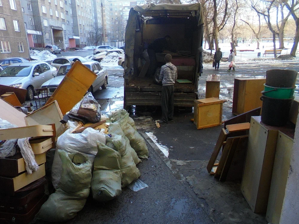 Вывоз мусора из подвала с утилизацией в Нижнем Тагиле в октябре