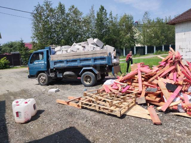 Вывоз мусора с чердака в Нижнем Тагиле в октябре