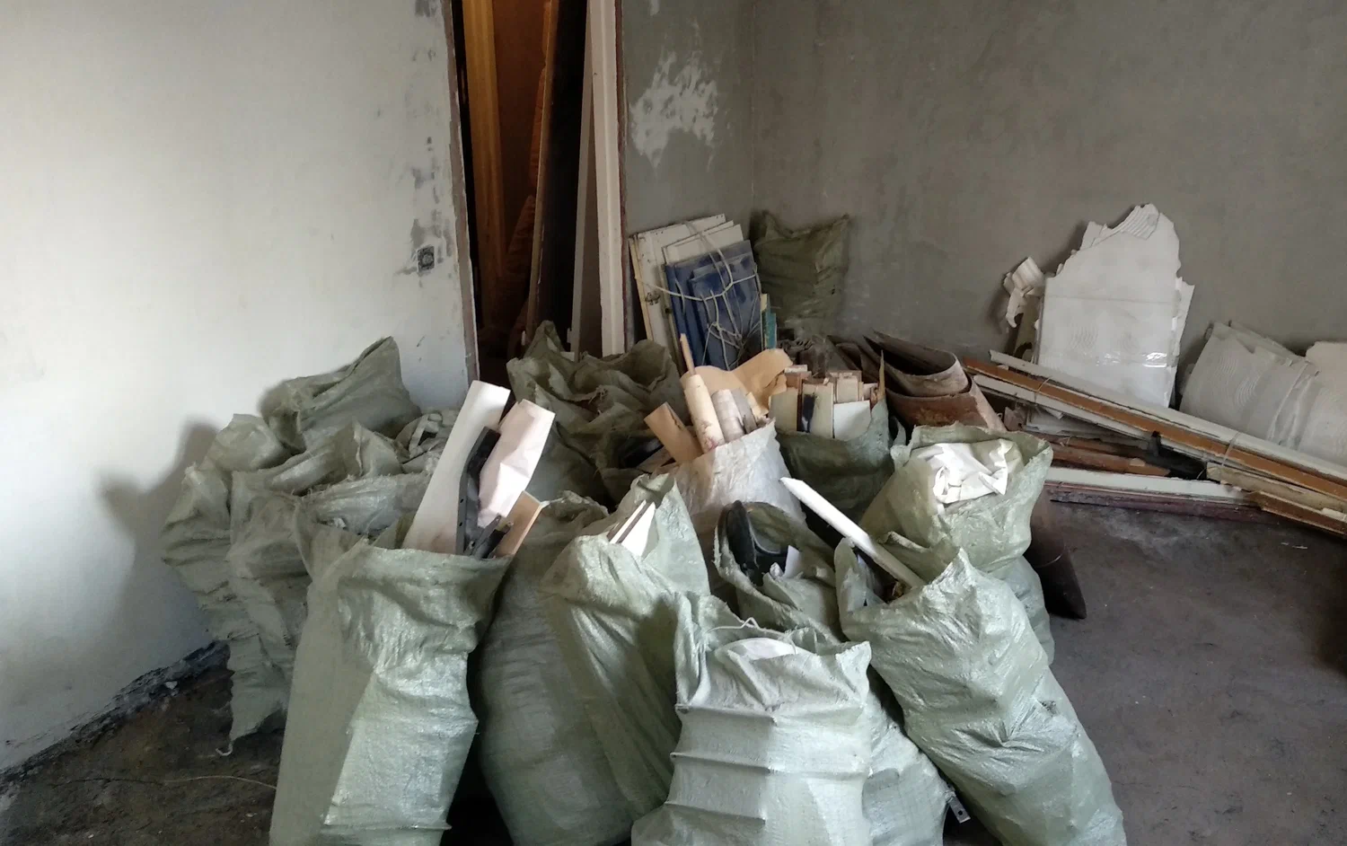 Уборка строительного мусора с вывозом и утилизацией в Нижнем Тагиле в октябре