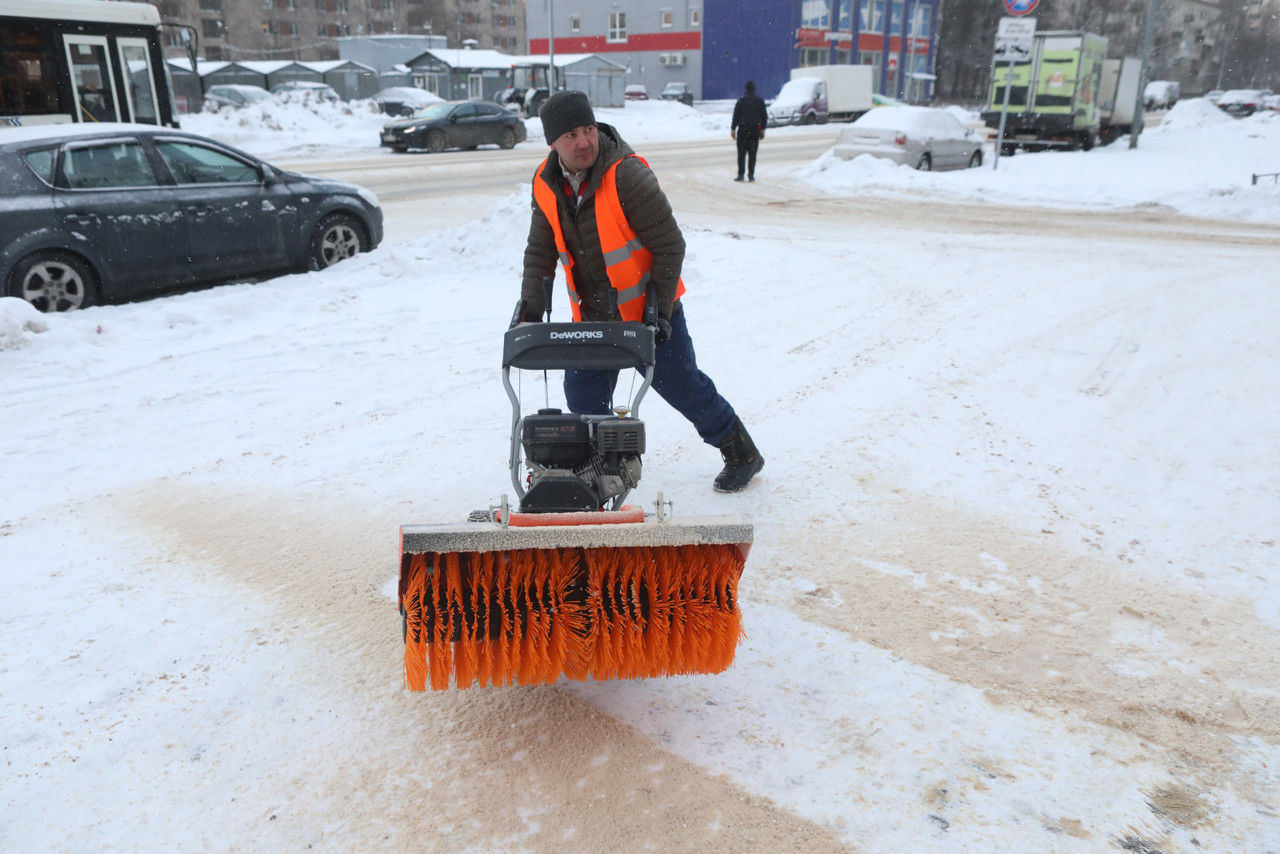 Уборка снега на парковках в Нижнем Тагиле – цена от 36 руб. за м2 | ПроМусор – очистка, вывоз, услуги зимой