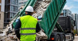 Вывоз строительного мусора в Нижнем Тагиле: услуги лицензированной компании — ПроМусор